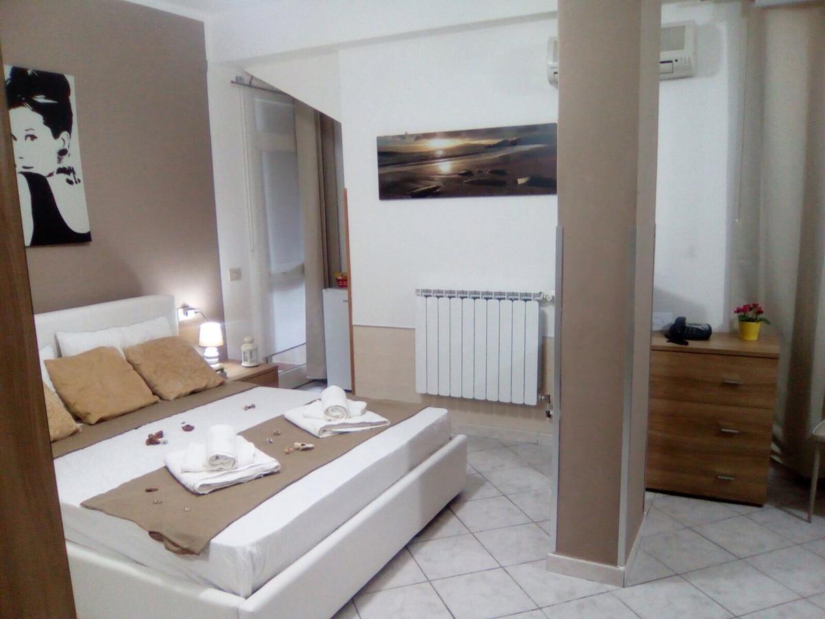 Perla Del Mare Affittacamere กัมโปเฟลิเช ดิ โรชเชลลา ภายนอก รูปภาพ