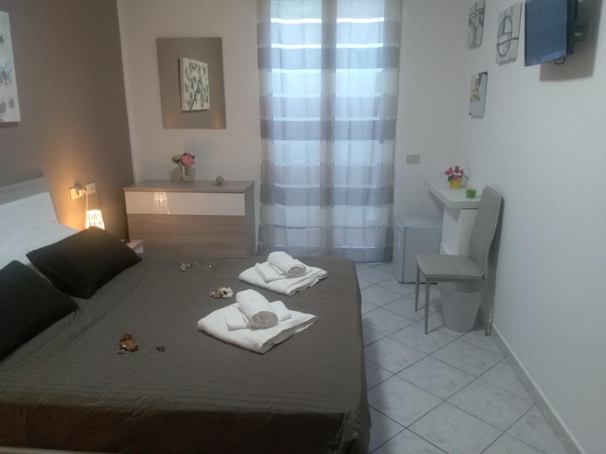 Perla Del Mare Affittacamere กัมโปเฟลิเช ดิ โรชเชลลา ภายนอก รูปภาพ