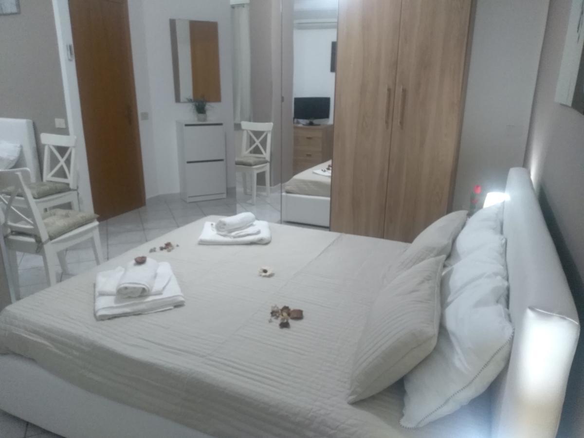Perla Del Mare Affittacamere กัมโปเฟลิเช ดิ โรชเชลลา ภายนอก รูปภาพ